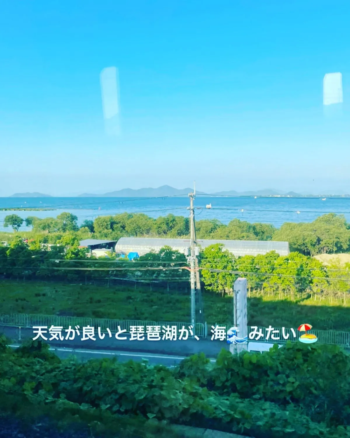 空から水面の青🟦のグラデーション